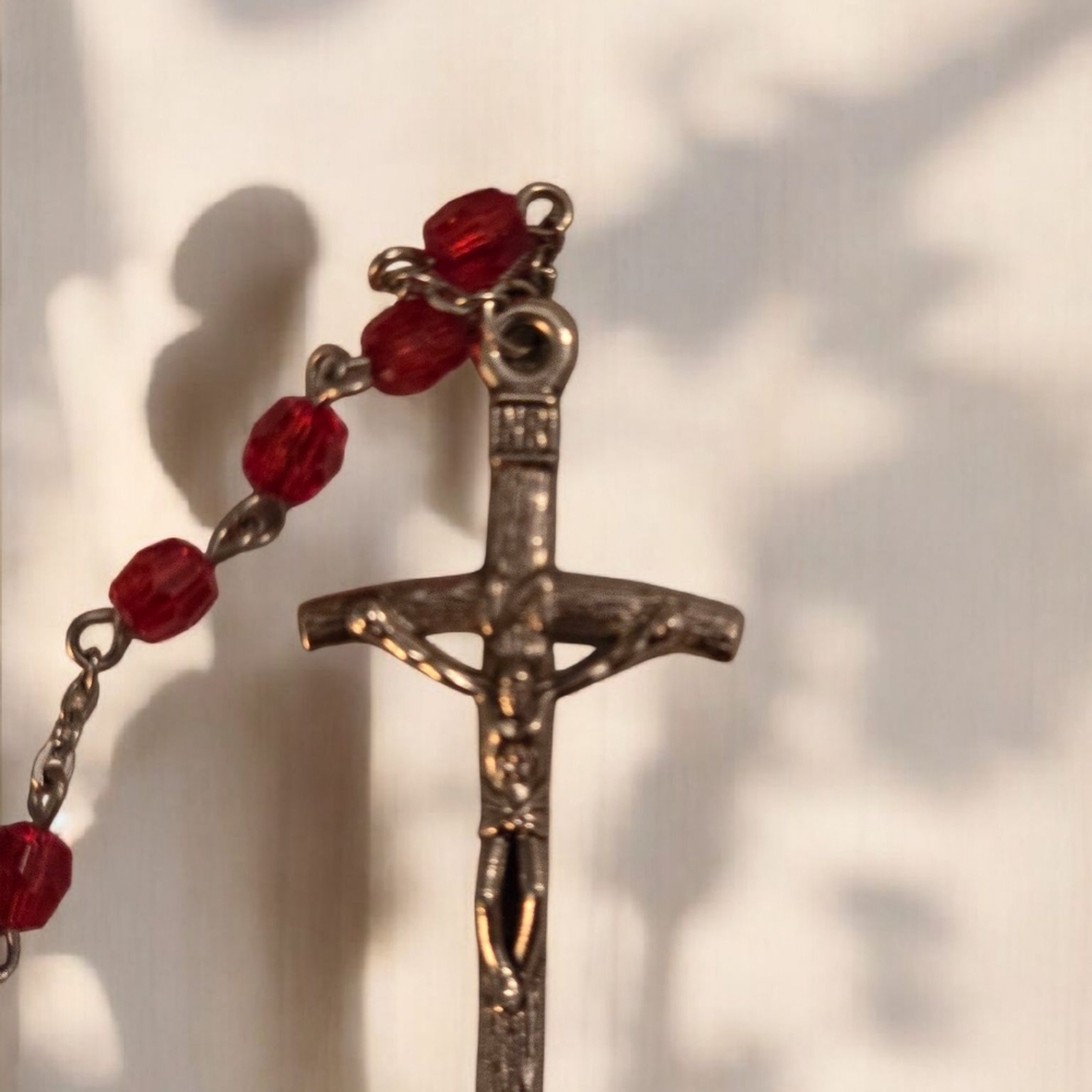 Pope John Paul II Commemorative Rosary - Picture 3 of 5